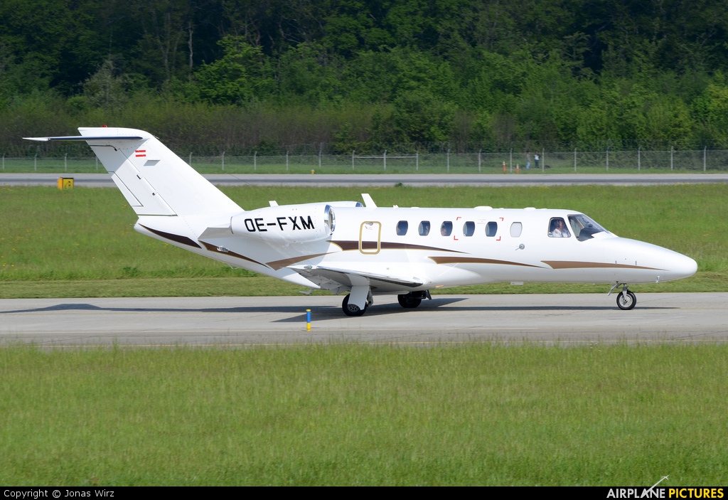 Private OE-FXM aircraft at Geneva Intl