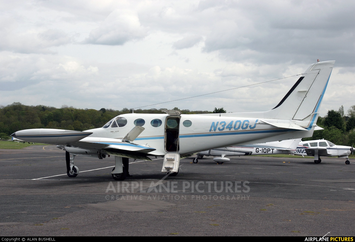 Private N340GJ aircraft at Elstree