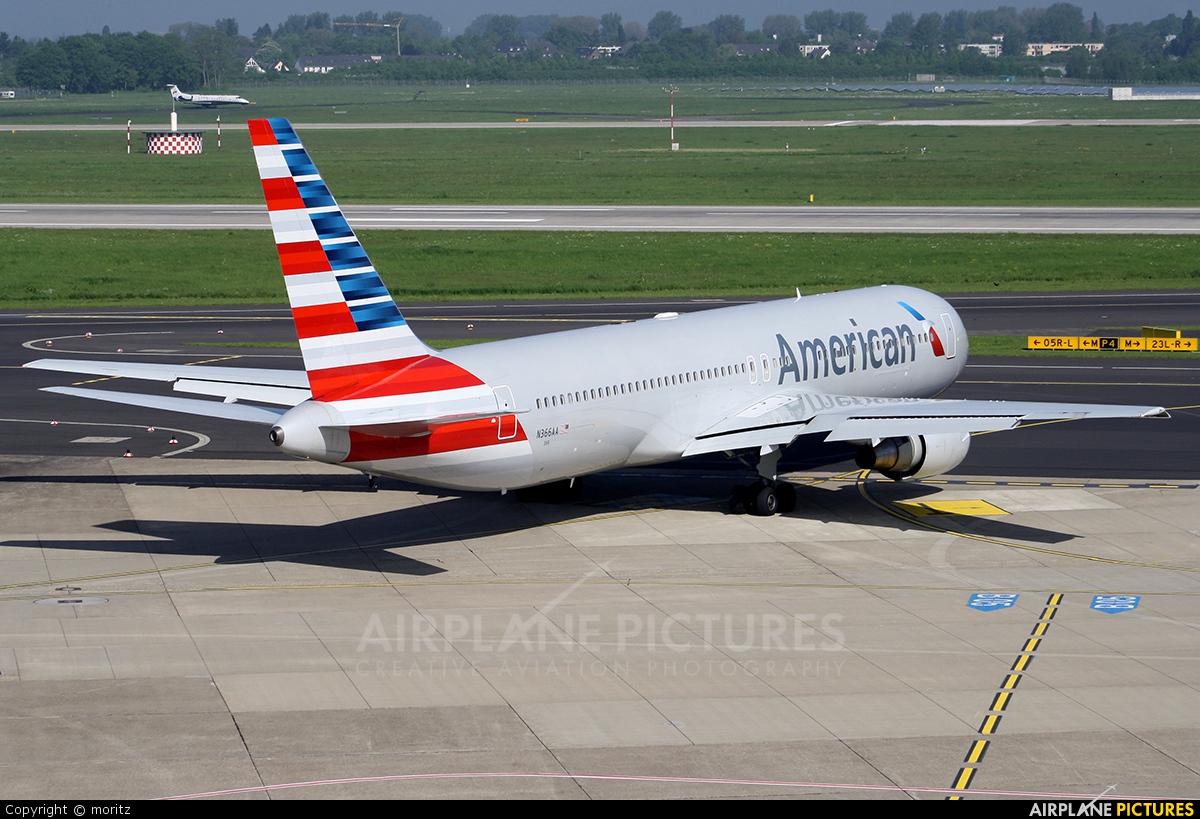 American Airlines N366AA aircraft at Düsseldorf
