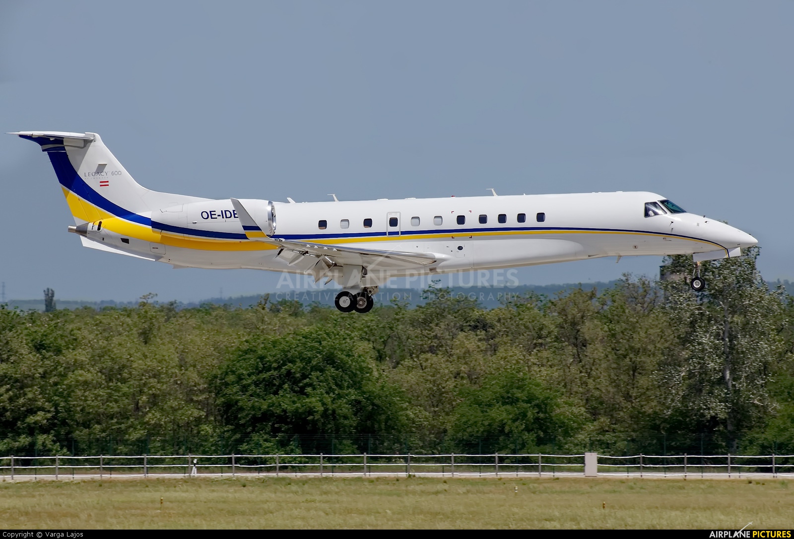 Avcon Jet OE-IDB aircraft at Budapest Ferenc Liszt International Airport
