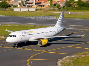 EC-HQI - Vueling Airlines Airbus A320