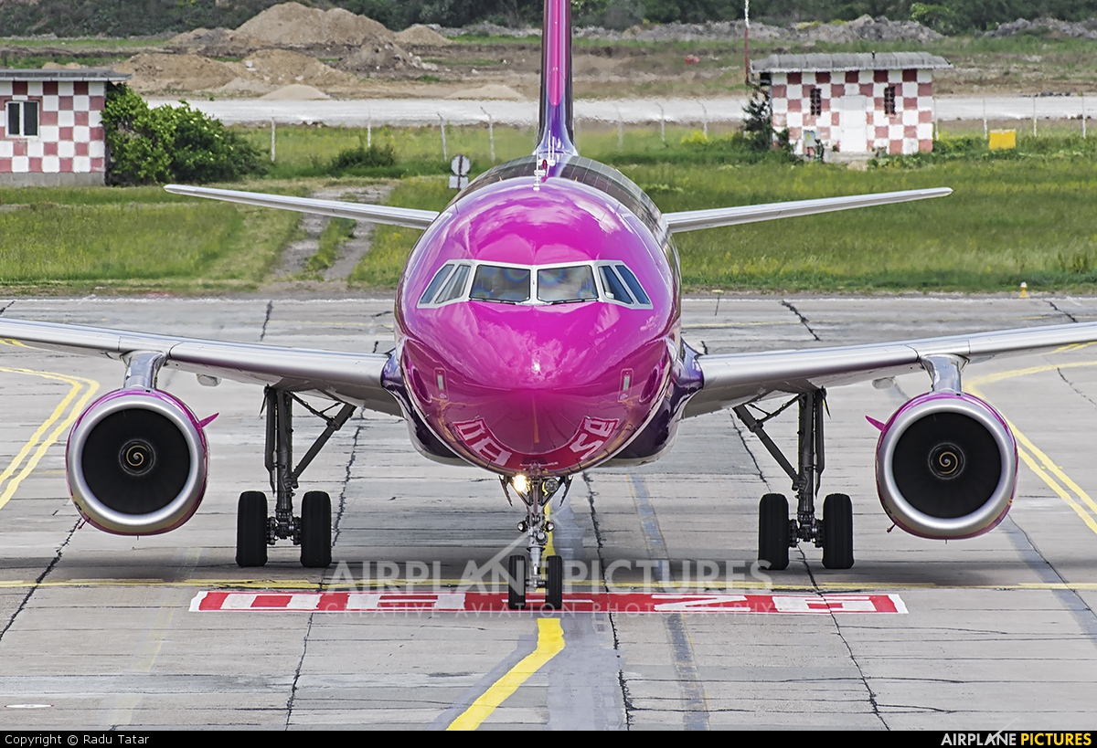 Wizz Air HA-LWQ aircraft at Cluj Napoca - Someseni