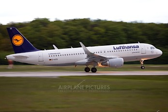 D-AIZS - Lufthansa Airbus A320
