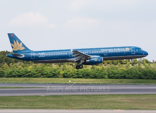 VN-A335 - Vietnam Airlines Airbus A321
