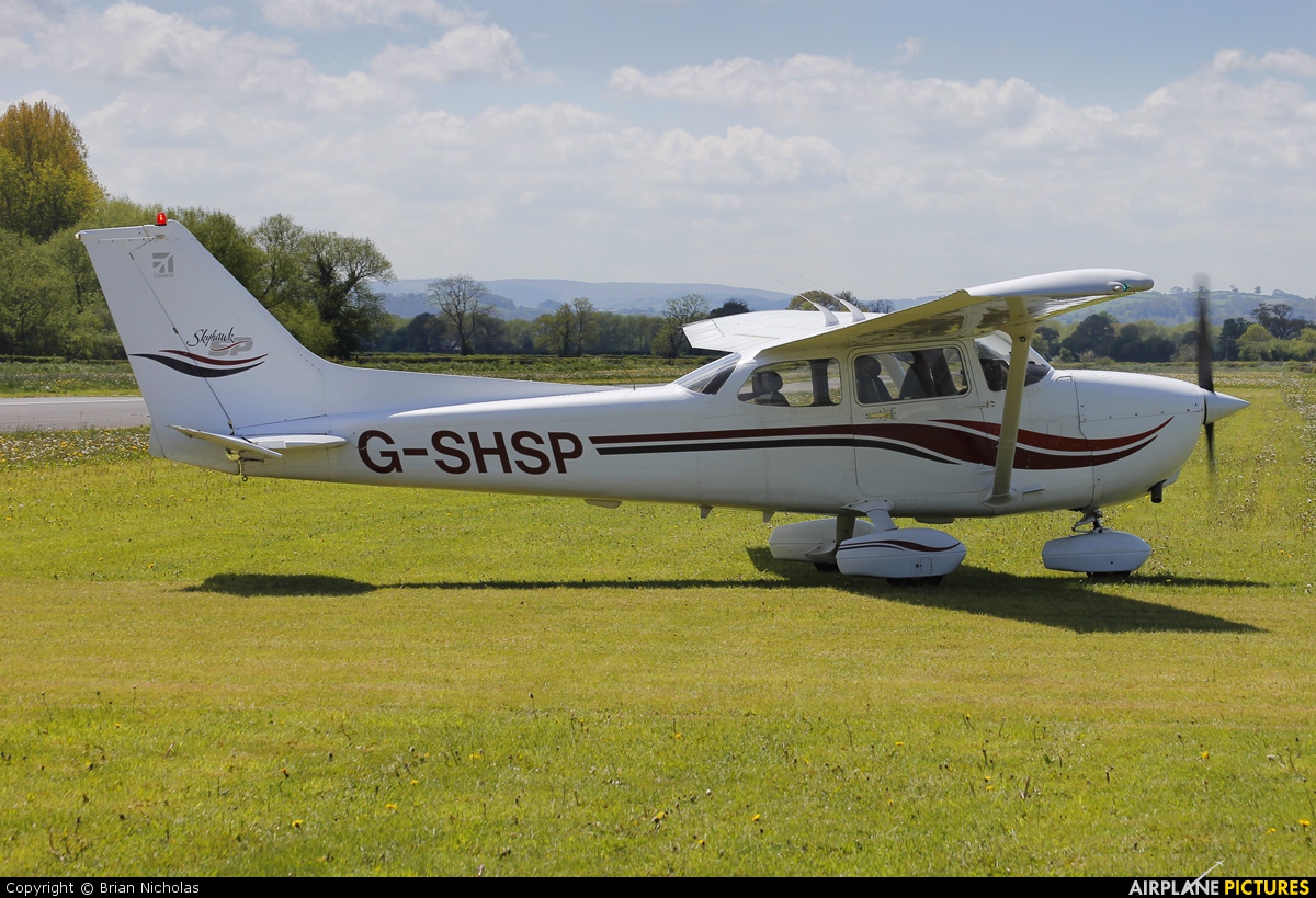 Private G-SHSP aircraft at Welshpool