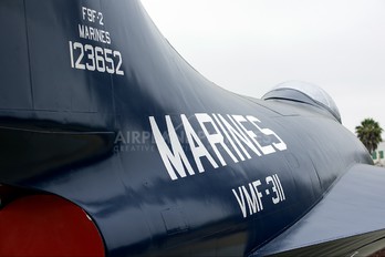 123652 - USA - Marine Corps Grumman F9F Panther