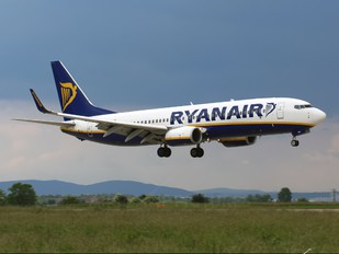 EI-EKW - Ryanair Boeing 737-800