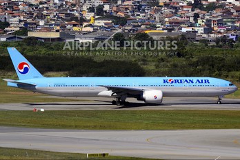 HL8217 - Korean Air Boeing 777-300ER