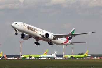 A6-EBN - Emirates Airlines Boeing 777-300ER