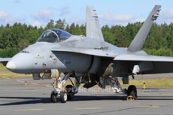 HN-437 - Finland - Air Force McDonnell Douglas F-18C Hornet