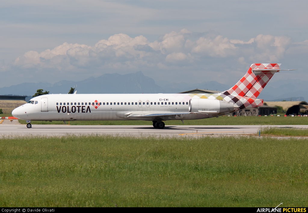 Volotea Airlines EI-EWI aircraft at Verona - Villafranca