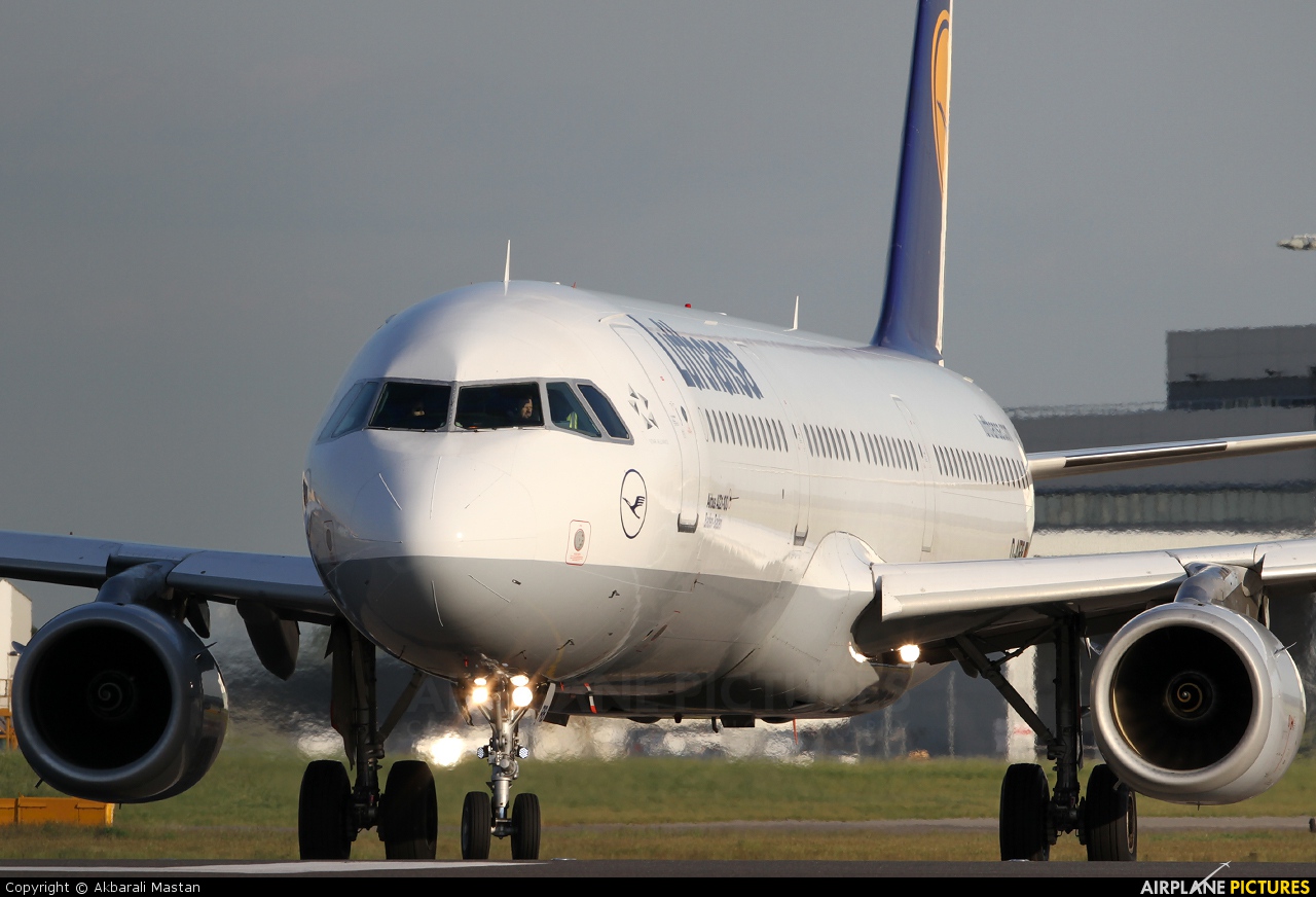 Lufthansa D-AIRB aircraft at London - Heathrow