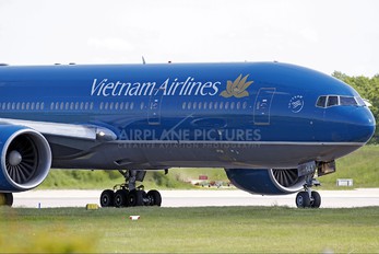 VN-A141 - Vietnam Airlines Boeing 777-200ER