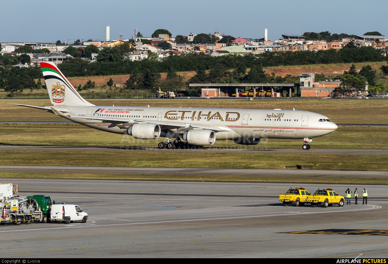 Etihad Airways A6-EHC aircraft at São Paulo - Guarulhos