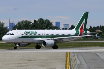 EI-DTE - Alitalia Airbus A320