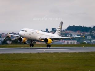 EC-HQL - Vueling Airlines Airbus A320
