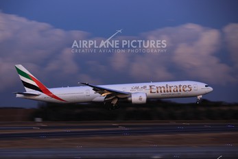 A6-ECG - Emirates Airlines Boeing 777-300ER