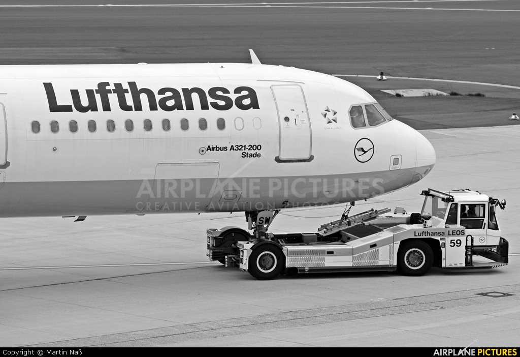 Lufthansa D-AISW aircraft at Düsseldorf