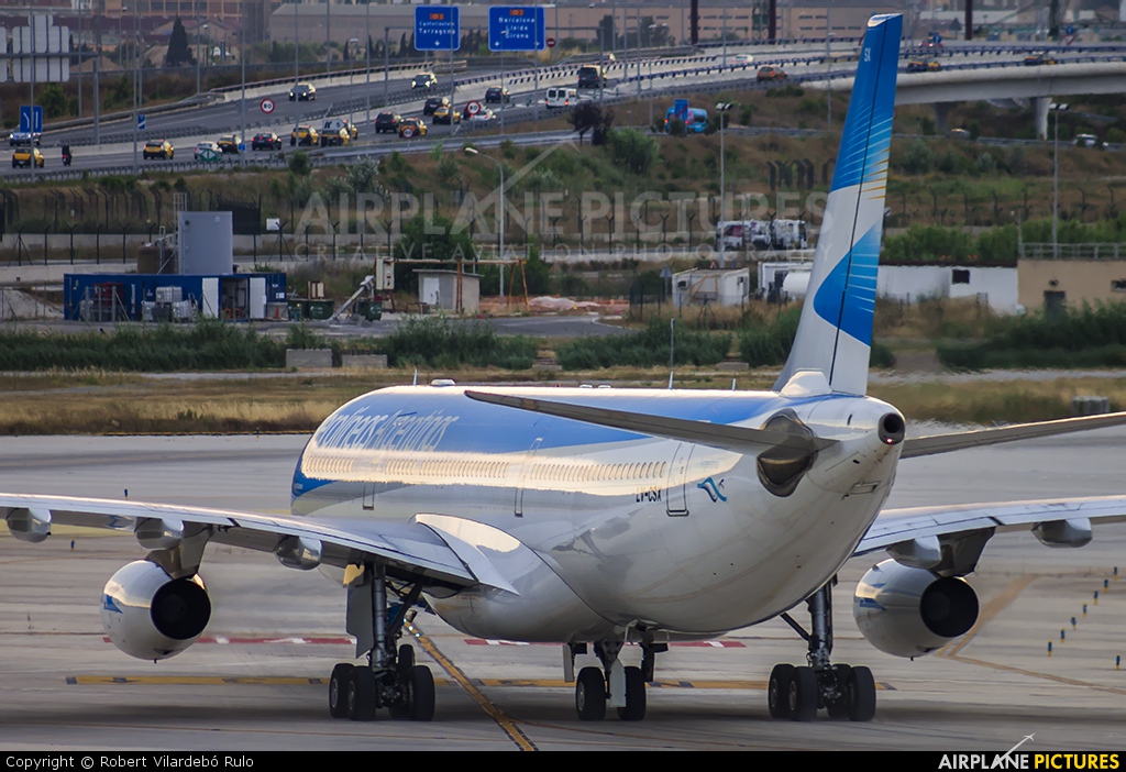 Aerolineas Argentinas LV-CSX aircraft at Barcelona - El Prat