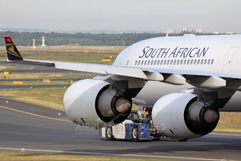 ZS-SNE - South African Airways Airbus A340-600