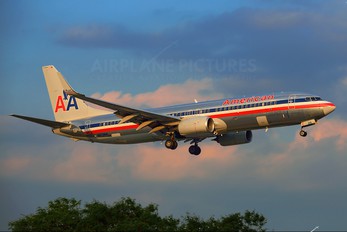 N879NN - American Airlines Boeing 737-800