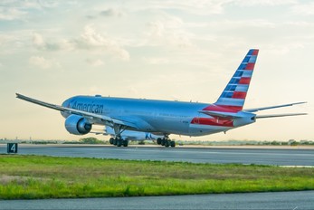 N723AN - American Airlines Boeing 777-300ER