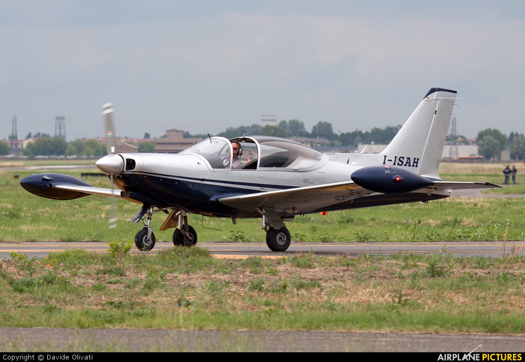 Private I-ISAH aircraft at Parma
