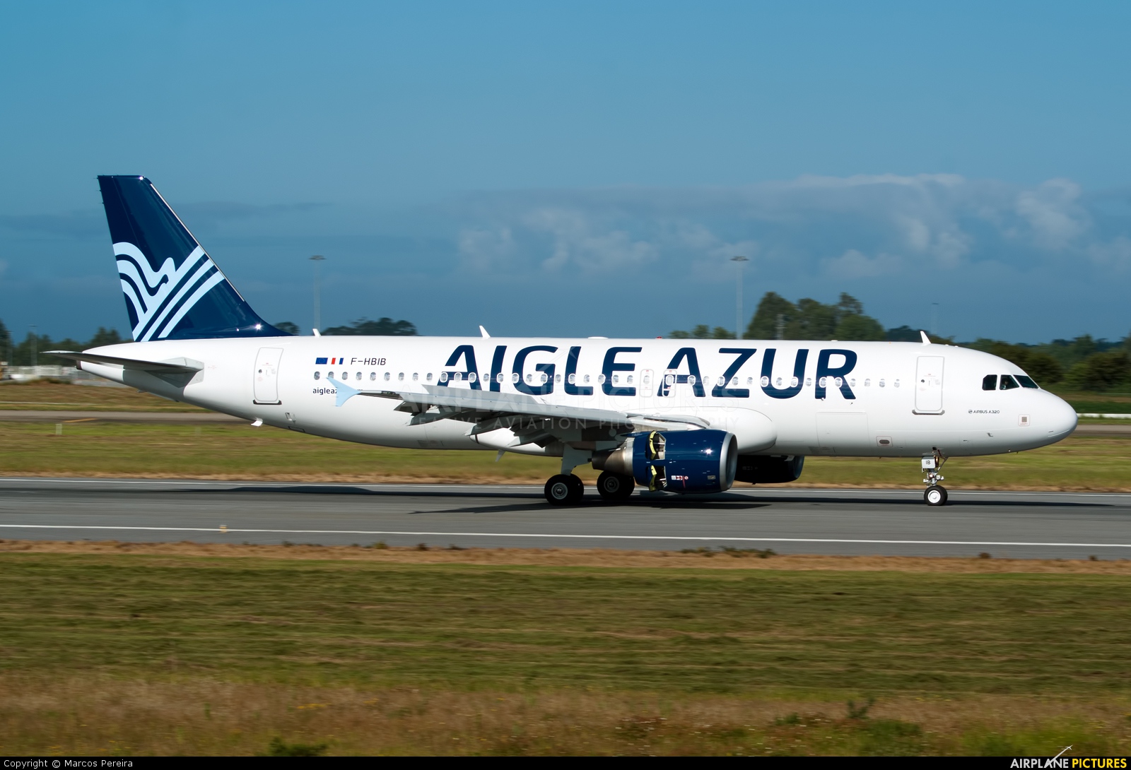 Aigle Azur F-HBIB aircraft at Porto