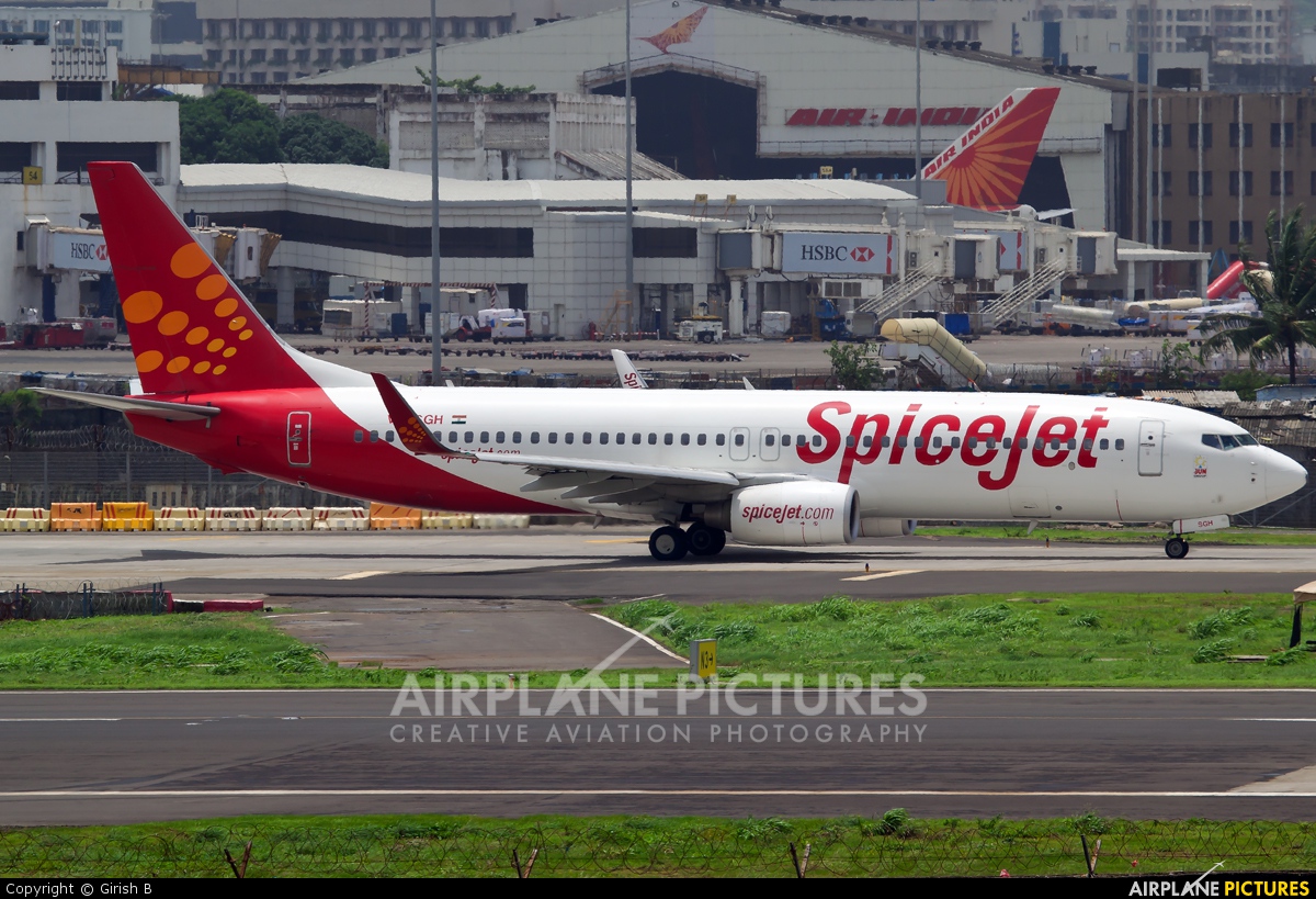 SpiceJet VT-SGH aircraft at Mumbai - Chhatrapati Shivaji Intl