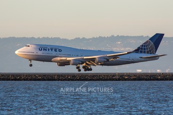 N104UA - United Airlines Boeing 747-400