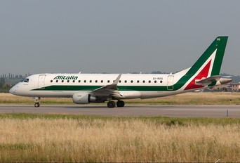 EI-RDG - Alitalia Embraer ERJ-175 (170-200)