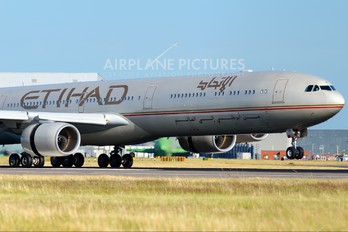 A6-EHE - Etihad Airways Airbus A340-600