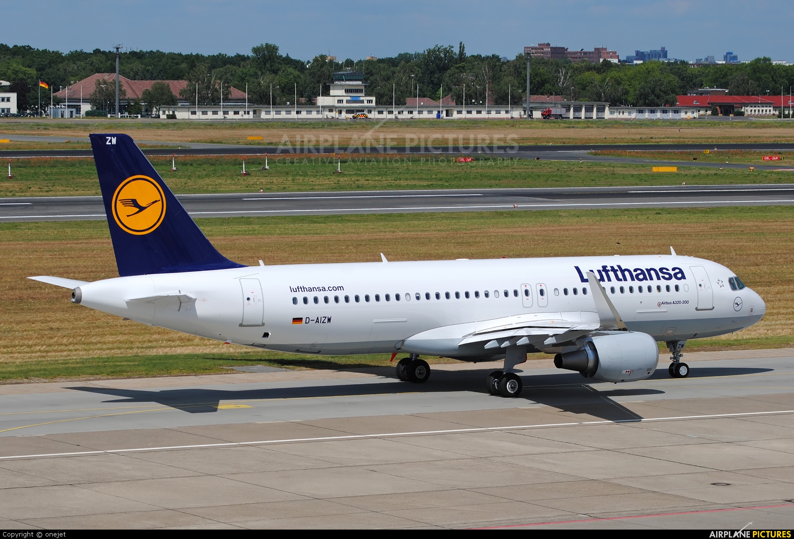 Lufthansa D-AIZW aircraft at Berlin - Tegel