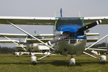 OO-SIG - Private Cessna 182 Skylane (all models except RG)
