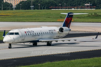 N447CA - Delta Connection - Express Jet Airlines Canadair CL-600 CRJ-200