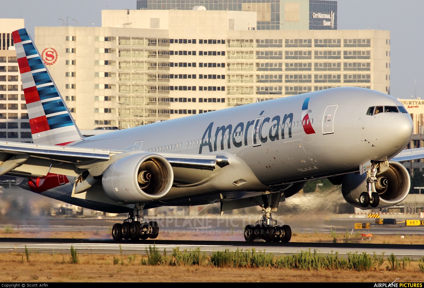 American Airlines N774AN aircraft at Los Angeles Intl