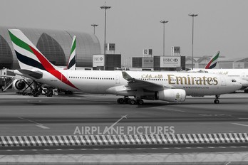 A6-EKR - Emirates Airlines Airbus A330-200