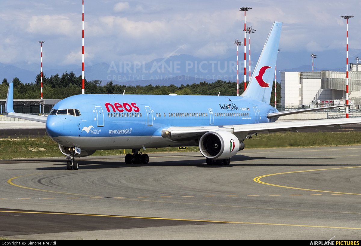 Neos I-NDOF aircraft at Milan - Malpensa