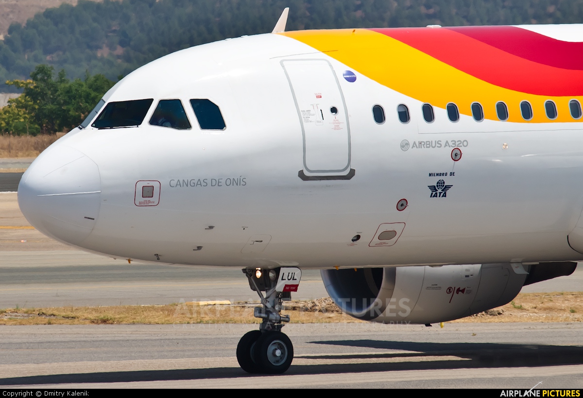 Iberia EC-LUL aircraft at Madrid - Barajas