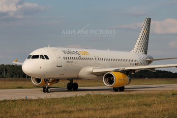 EC-LQZ - Vueling Airlines Airbus A320
