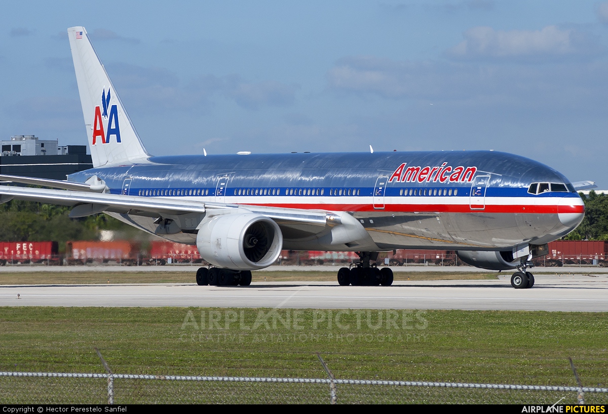 American Airlines N795AN aircraft at Miami Intl