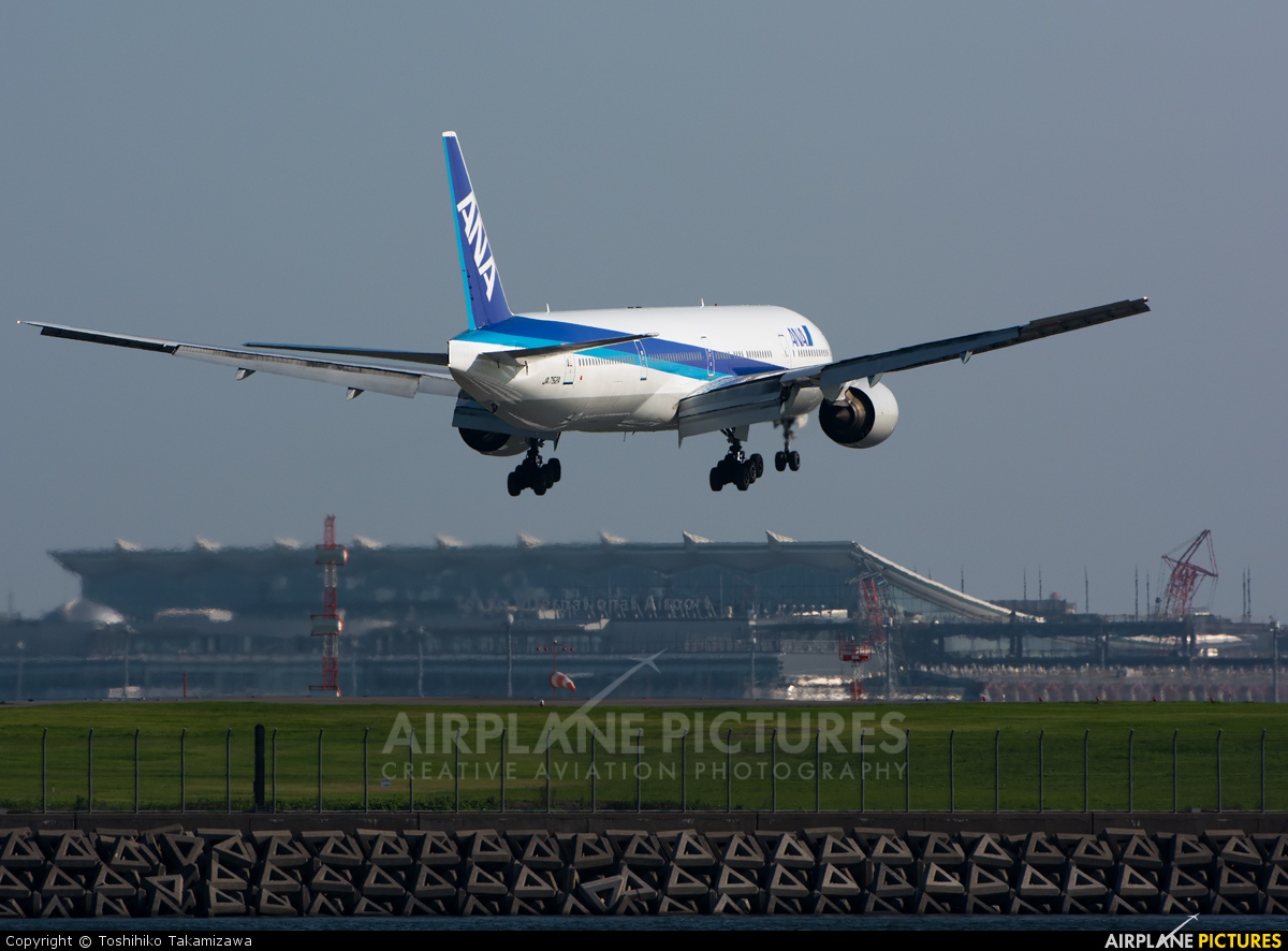 ANA - All Nippon Airways JA752A aircraft at Tokyo - Haneda Intl