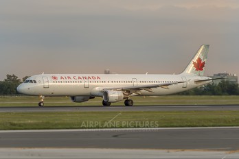 C-GIUE - Air Canada Airbus A321