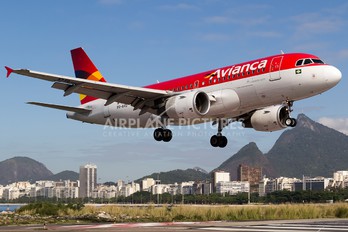 PR-AVD - Avianca Brasil Airbus A319