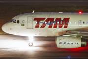 PT-TMB - TAM Airbus A319 aircraft
