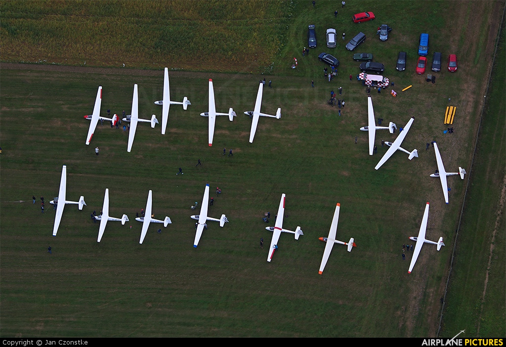 - Airport Overview - aircraft at Nordholz-Spieka