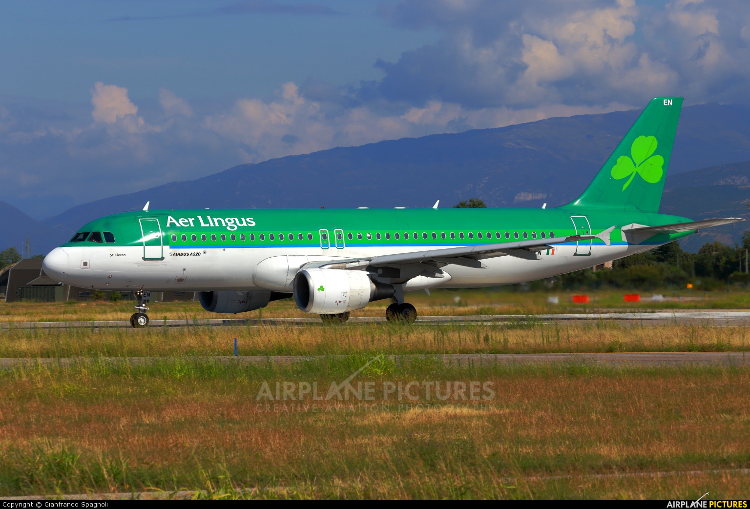 Aer Lingus EI-DEN aircraft at Verona - Villafranca