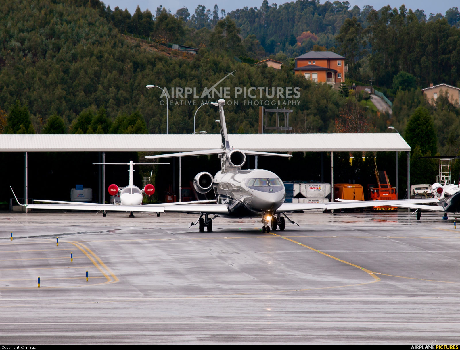 Private CS-TLY aircraft at La Coruña
