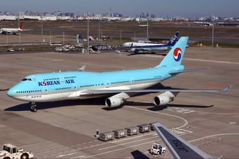 HL7402 - Korean Air Boeing 747-400