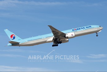 HL8275 - Korean Air Boeing 777-300ER